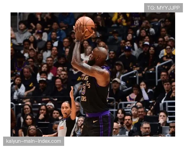 詹姆斯复出献12助攻助湖人胜 其经验诠释战术领袖价值 詹姆斯复出献12助攻助湖人胜 其经验诠释战术领袖价值