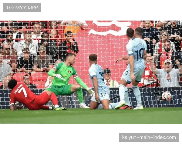 巴黎圣日耳曼迪亚斯红牌 剪刀脚铲球VAR介入 巴黎圣日耳曼迪亚斯红牌 剪刀脚铲球VAR介入