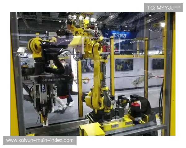 轻量化柔性屏幕在赛场围栏中推广 降低了设备运输重量与安装过程能耗